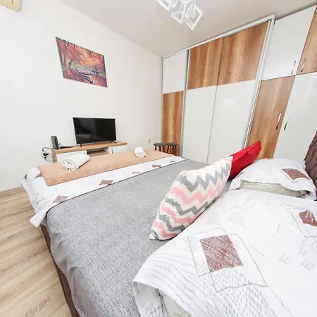 Rooftop Apartment At Mainsquare Skopje Exterior photo